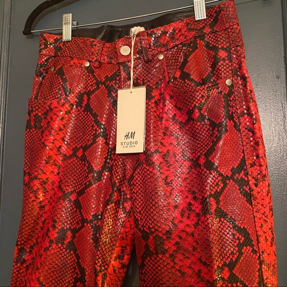 H&M Studio A/W 2016 Women's Red Snake Print Leather Pants NWT - Picture 3 of 12